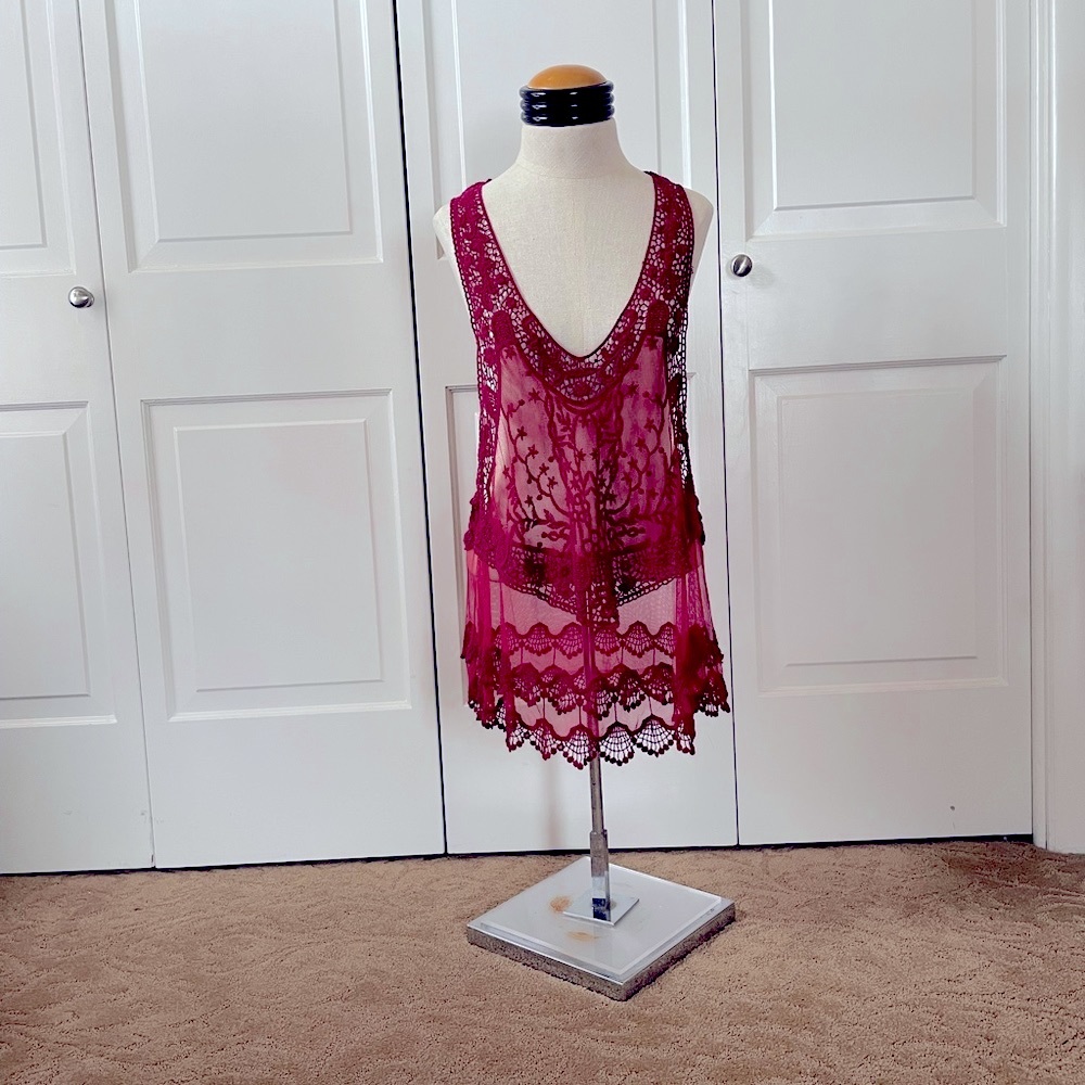 ONE SIZE BURGUNDY LACE PULLOVER TUNIC VEST
